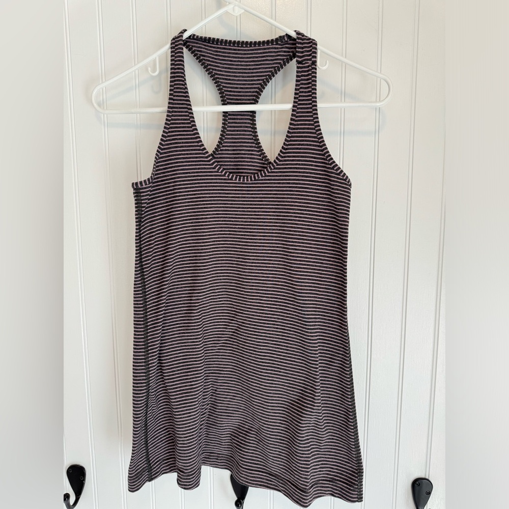 Lululemon women's yoga tank. Size 6. Purple and grey in color.